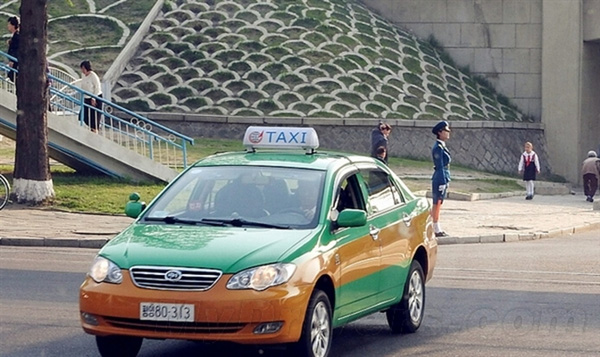 
Hiện nay ở Bình Nhưỡng có 4 công ty taxi đang hoạt động với hơn 1,000 chiếc xe.
