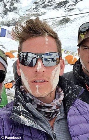 Hình ảnh anh Fredinburg chụp trên núi Everest. Ảnh: Facebook