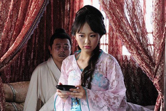 
Nàng Kim Tỏa Tôn Diệu Kỳ có bước đột phá hình ảnh khi hóa thân thành Phan Kim Liên trong bộ phim truyền hình Võ Tòng.
