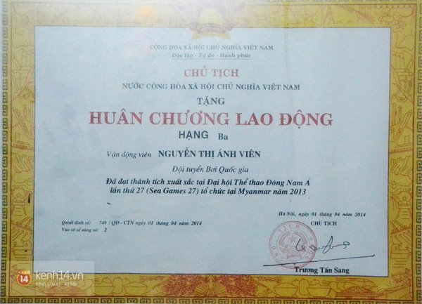 Trong đó có cả huân chương lao động, đó là bằng chứng cho sự phấn đấu không mệt mỏi của Ánh Viên.