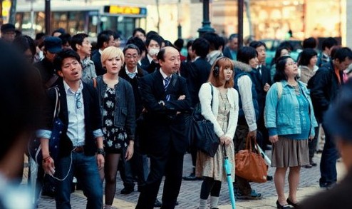 Người giàu ở Nhật có thói quen sống lẫn trong đám đông.