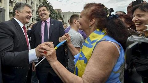 Tổng thống P. Poroshenko cùng Thống đốc M. Saakashvili tiếp xúc với người dân Odessa
