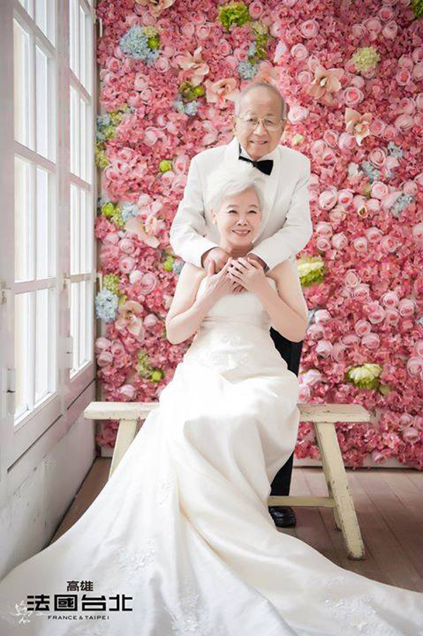 Bộ ảnh cưới đẹp như mơ của cặp vợ chồng già
