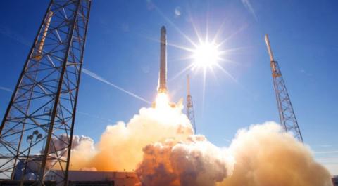 
Mỹ phóng thành công tên lửa Falcon 9R.

