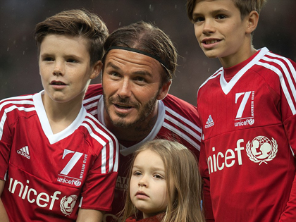 Rạng sáng nay, trong trận đấu giao hữu từ thiện, đội bóng Vương quốc Anh của David Beckham đã đánh bại đội Các ngôi sao thế giới với tỷ số 3-1.