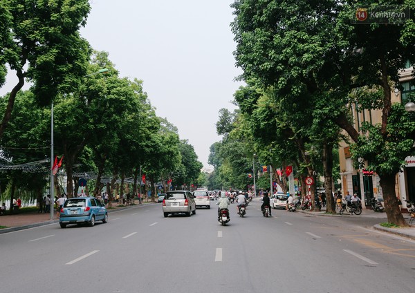 
Phố Đinh Tiên Hoàng là con đường chính, to, đẹp nằm ngay giữa Trung tâm thủ đô.
