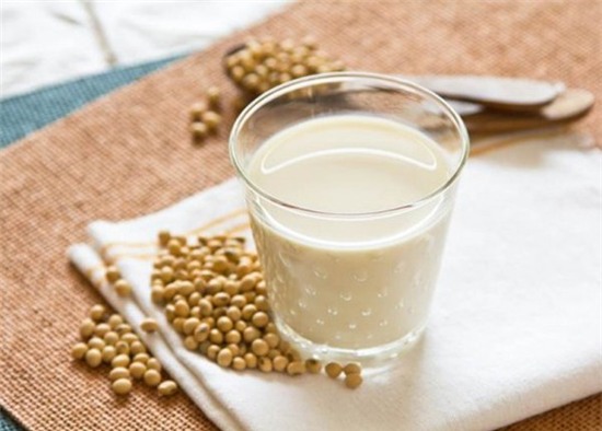 
Các bà mẹ cần lưu ý hiện tượng giả sôi của sữa đậu nành để tránh bị ngộ độc, có thể gây tử vong.
