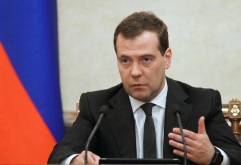 Thủ tướng Nga Dmitry Medvedev đã ký nghị định cắt giảm 10% số nhân viên chính phủ từ ngày 1/1/2016. Ảnh: AP 