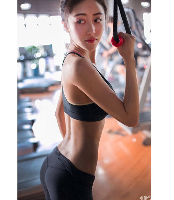 Cô nổi tiếng nhờ bộ hình khoe cơ thể tuyệt đẹp trong phòng tập gym.