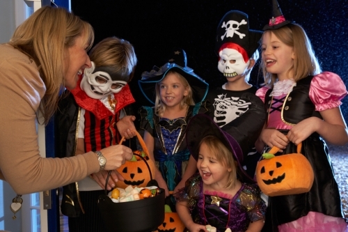 
Trẻ em thường hóa trang thành ma quỷ Halloween

