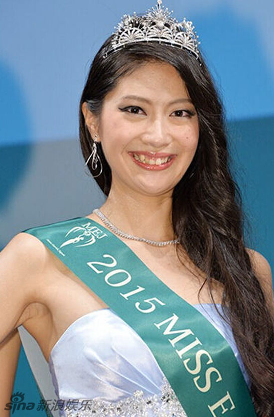 Hoa hậu Trái đất Nhật Bản 2015 diễn ra tại Tokyo đã vinh danh người đẹp Ayano Yamada. Cô gái 24 tuổi bị &quot;ném đá&quot; không tiếc lời về hàm răng khấp khểnh và ố vàng.