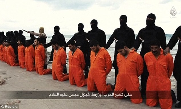 
Nhóm khủng bố IS ngày càng áp dụng nhiều thủ đoạn tàn bạo hơn. Nguồn: Reuters
