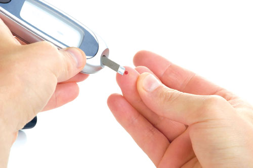 Nên kiểm tra đường huyết để phát hiện những bất thường đường huyết khi dùng thuốc