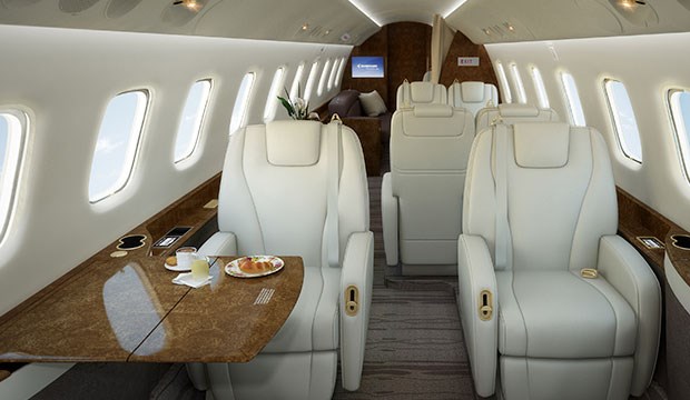 Được giới thiệu năm 2000 tại triển lãm hàng không Farnborough, Legacy 600 có khả năng chở 3 thành viên phi hành đoàn cùng 13 hành khách trong cabin tiện nghi đi xa 3.050 hải lý, hoặc 8 hành khách đi xa 3.450 hải lý.