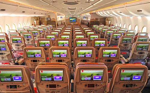 Với số ghế này, chiếc Airbus A380 mới của Emirates có thể chở được toàn bộ người dân thị trấn Circle (bang Montana, Mỹ) theo số liệu thống kê của năm 2010.