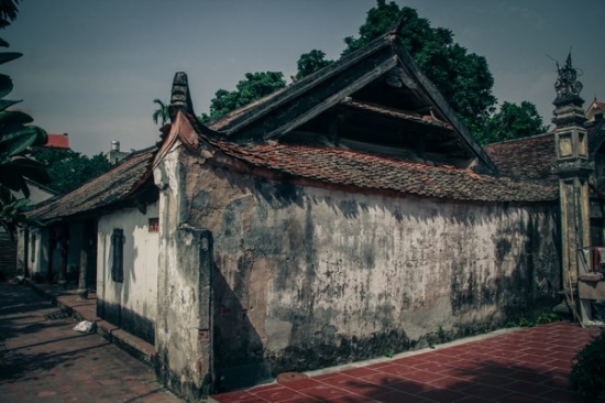 
Ngôi nhà được coi là ngôi đình thứ hai của làng Vẽ. Đây là một trong số ít các ngôi nhà trong làng còn có nhiều đồ đạc và những vật phẩm liên quan đến công đức to lớn của danh nhân Đỗ Thế Giai
