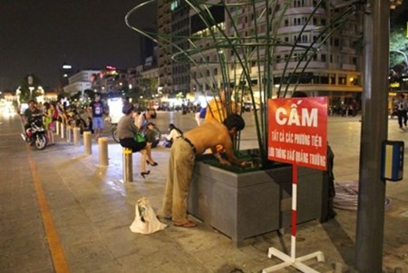 0 gio sang, pho di bo Nguyen Hue co gi?