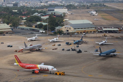 Việc sửa sân bay Tân Sơn Nhất vào những tháng cao điểm đi lại mùa hè có thể ảnh hưởng tới hàng triệu hành khách.