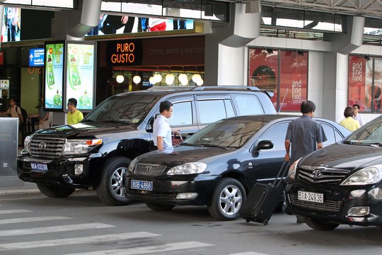 
Trước tình trạng trên, Công an TP HCM đã lên kế hoạch phối hợp đảm bảo trật tự an toàn giao thông tại Cảng hàng không quốc tế Tân Sơn Nhất này.
