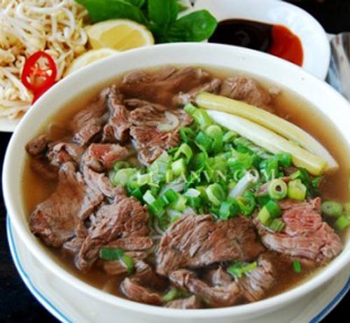 
Phở bò tái - món ăn rước sán.
