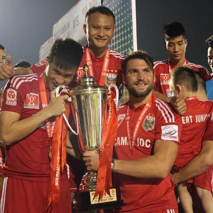 Mới gia nhập CLB Bình Dương từ giai đoạn lượt về mùa giải 2015 nhưng Marko Simic đã có đóng góp quan trọng với cú đúp danh hiệu của Chelsea Việt Nam.