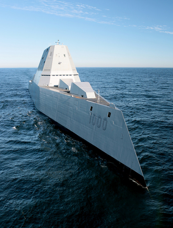 
Khu trục hạm USS Zumwalt (DDG-1000) của Hải quân Mỹ.
