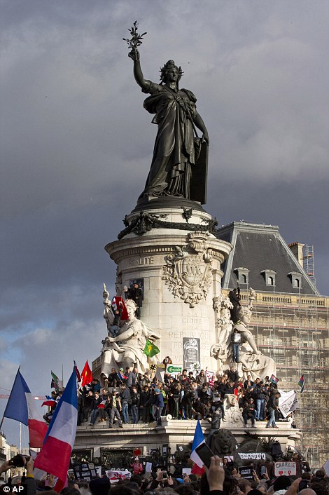 Khung cảnh quảng trường Place de la République.