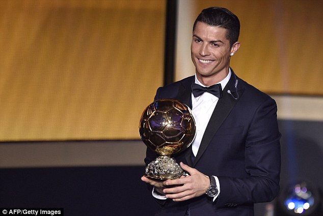 Ronaldo nhận Quả bóng vàng