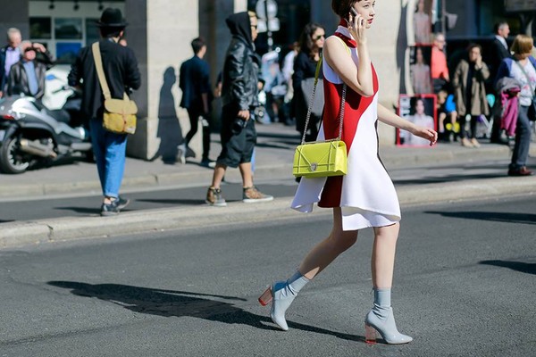 Những hình ảnh streetstyle của Fashionista quốc tế tại Tuần lễ thời trang Paris. 
.content ul li img {height: auto;}

