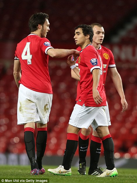 Một người khác cũng được cho xuống thi đấu cùng đội trẻ là Rafael đã ghi bàn thắng.