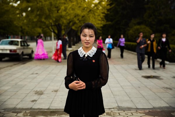 Dễ gặp những phụ nữ mặc váy điệu đà, kiểu cách trên đường phố Triều Tiên