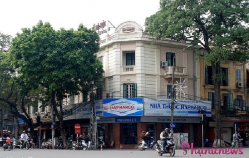
Số 1 Hàng Khay bây giờ là cơ quan thuộc Sở Y tế Hà Nội, vẫn giữ nguyên kiến trúc Pháp và nhiều nét cổ kính.
