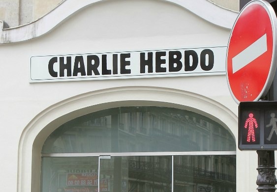Trong khi dư luận lên tiếng ủng hộ công cuộc bảo vệ tự do ngôn luận của Charlie Hebdo, nhà báo Tony Barber lại đưa ra một nhận định trái chiều.