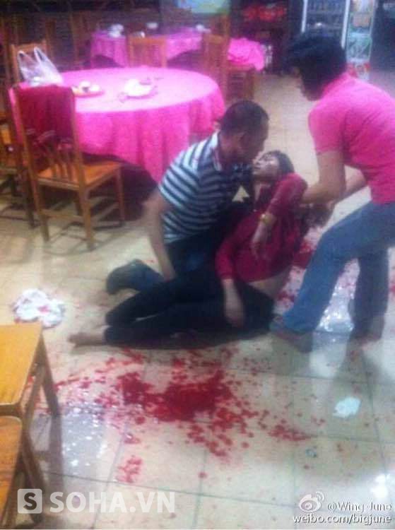 Vợ chồng chủ quán ăn ở thành phố Giang Môn, Trung Quốc bị các cảnh sát ăn nhậu quịt tiền và đánh trọng thương. Ảnh: Phượng Hoàng.
