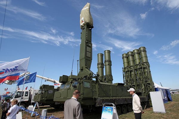 Tổ hợp tên lửa S-300VM (Ảnh: Army Technology)