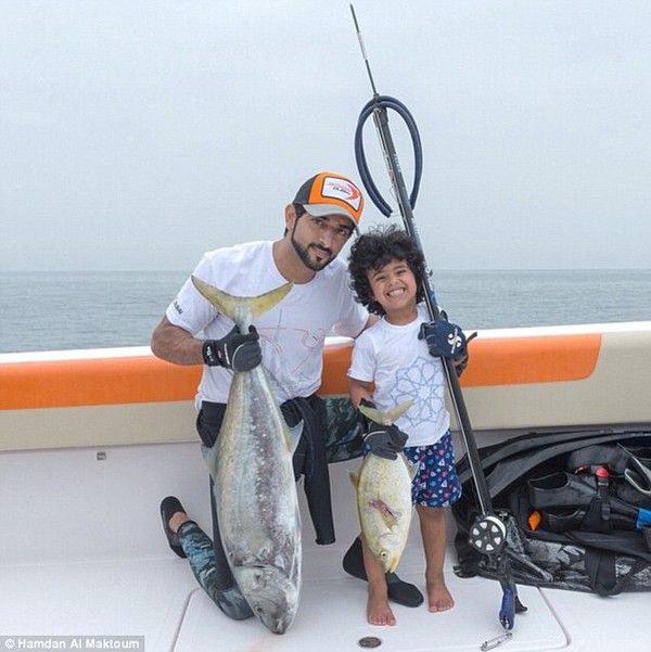 Đi câu cá trên Đại Tây Dương cùng hoàng tử Dubai Hamdan.