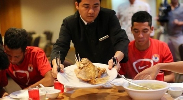 Giống U19 Việt Nam, tại HAGL, những Công Phượng, Tuấn Anh, Xuân Trường và các đồng đội cũng được hưởng chế độ ăn rất cao