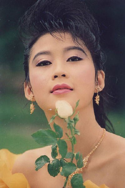 Khi đó, Diễm Hương được coi là nữ diễn viên có diện mạo xinh đẹp khó ai sánh bằng. Đôi mắt bồ câu trong veo, đen lánh, khuôn mặt trái xoan và nước da trắng ngần.