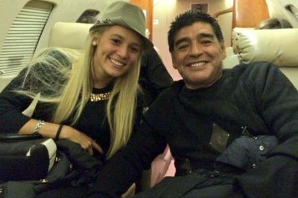 Sau nhiều xích mích, Diego Maradona và Oliva đang hạnh phúc bên nhau
