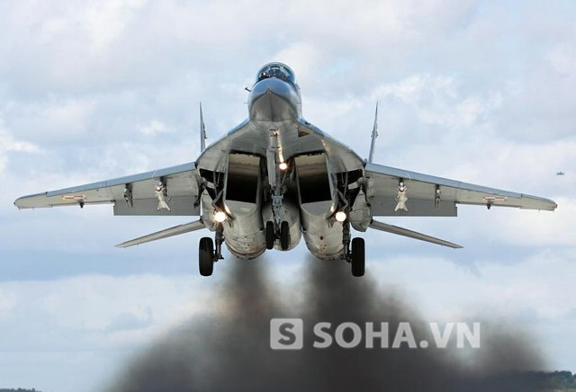 Động cơ phun khói đen mù mịt của MiG-29 hiện đang được sử dụng trên J-31 Trung Quốc