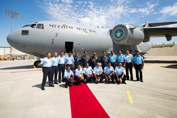 Năm 2008, Ấn Độ cũng đã ký hợp đồng trị giá 1,2 tỷ USD mua 6 chiếc máy bay vận tải C-130J Super Hercules của Mỹ, và dự định mua thêm 6 chiếc nữa, bổ sung sức mạnh cho 1 số máy bay vận tải hạng nặng Il-76 của Nga.