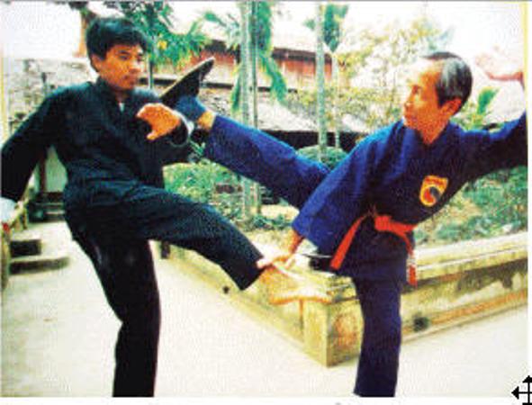 
Lão võ sư Phan Dương Bình học Vovinam.
