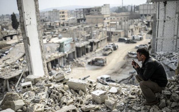 Thị trấn Syria, Kobane, quê hương của bà Fakhria chỉ còn lại đống đổ nát vì chiến tranh, xung đột.