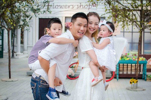 
Gia đình hạnh phúc của Jennifer Phạm
