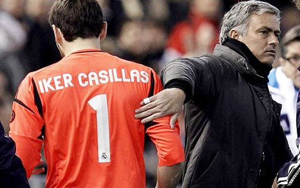 
Jose Mourinho đã từng được tôn trọng ở Real Madrid nhưng trong mùa cuối thì từ Iker Casillas tới trò cưng Ronaldo đều chống lại ông.
