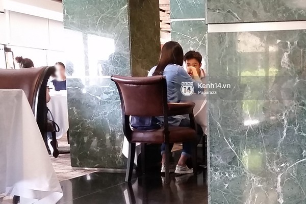 Cặp đôi cùng bữa tại một nhà hàng bên trong một khách sạn nổi tiếng ở Q.1 