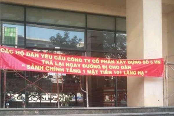 Người dân bức xúc vì bị chiếm hết không gian công cộng