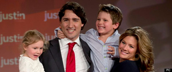 Justin Trudeau bên vợ con