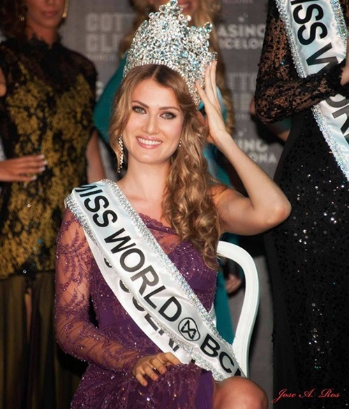 
Tân Hoa hậu Thế giới từng đăng quang cuộc thi Hoa hậu Quốc tế Đại Tây Dương năm 2014.

