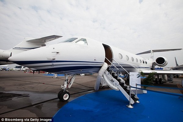 Chiếc máy bay xa xỉ Gulfstream G550 trị giá 50 triệu USD của siêu đại gia bất động sản.